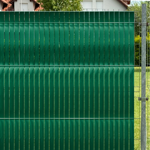 PVC Fence Strip – narrow, vertical slat for panel fences, suitable for embossing, 900 g/m², green RAL 6005