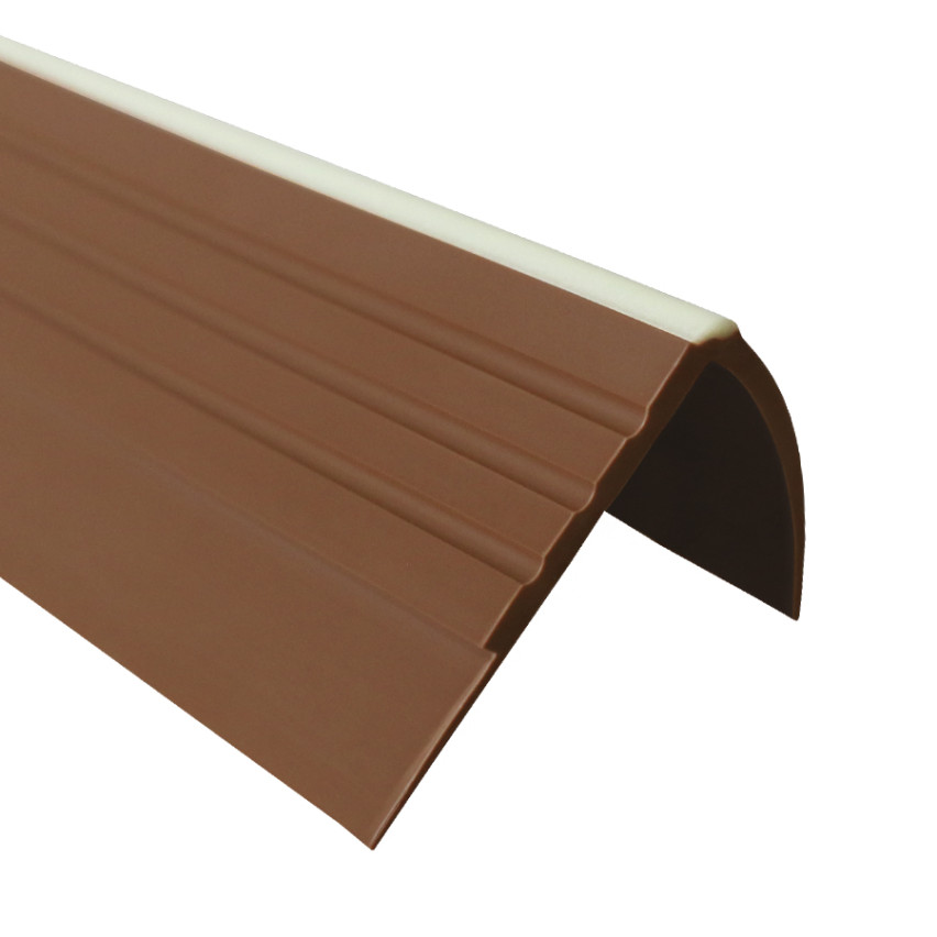 Protišmykový schodiskový profil 40x40mm, 150cm, hnedý