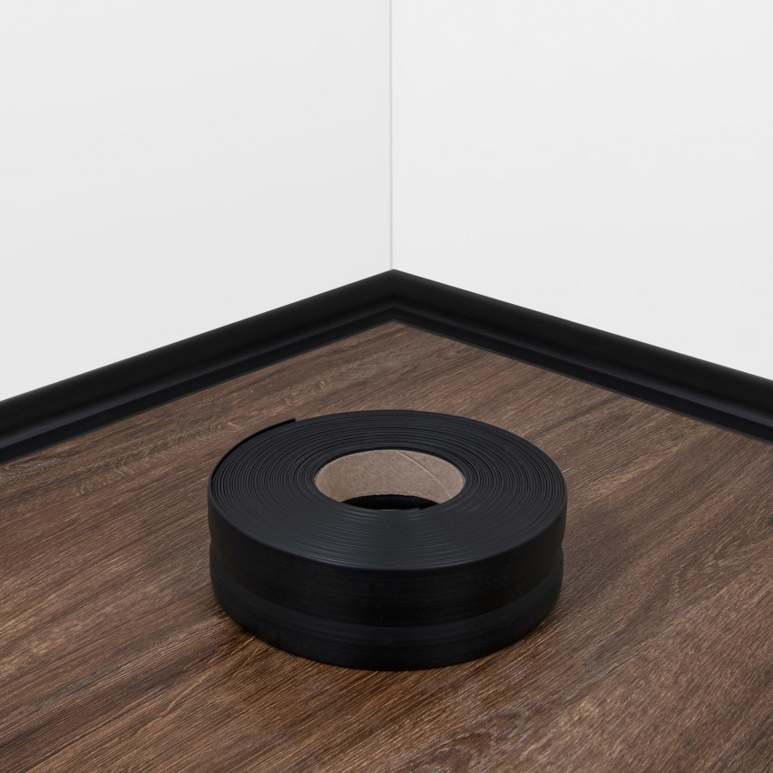 Minkštos lipnios 32x23 mm grindjuostės, lanksčios virtuvės ir vonios kambario sienų apdailos detalės, PVC grindjuostės, sandarinimo juosta, juodos spalvos