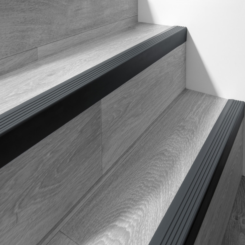 Protišmykový schodiskový profil s lepidlom, 50x42 mm, strieborný 