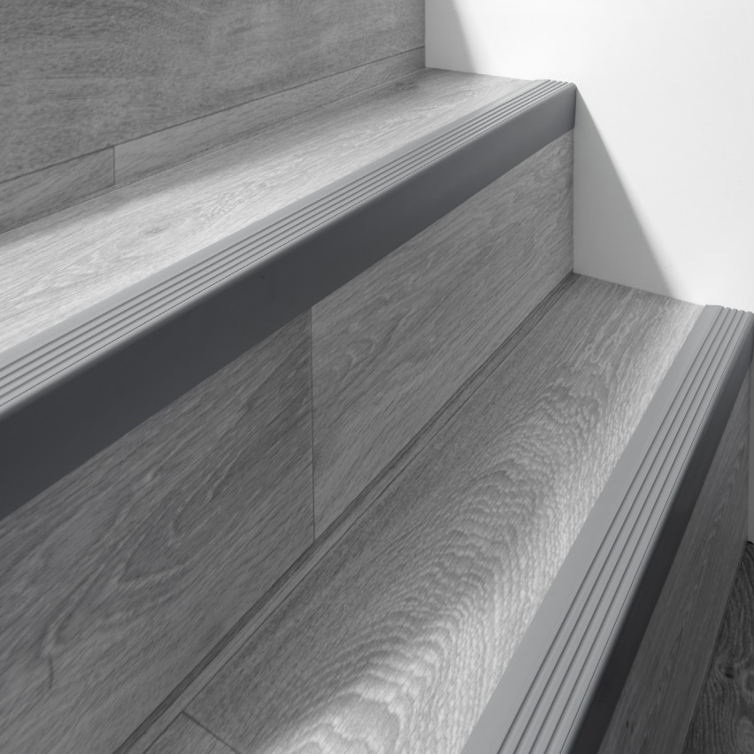 Protišmykový schodiskový profil s lepidlom, 50x42 mm, sivý, 