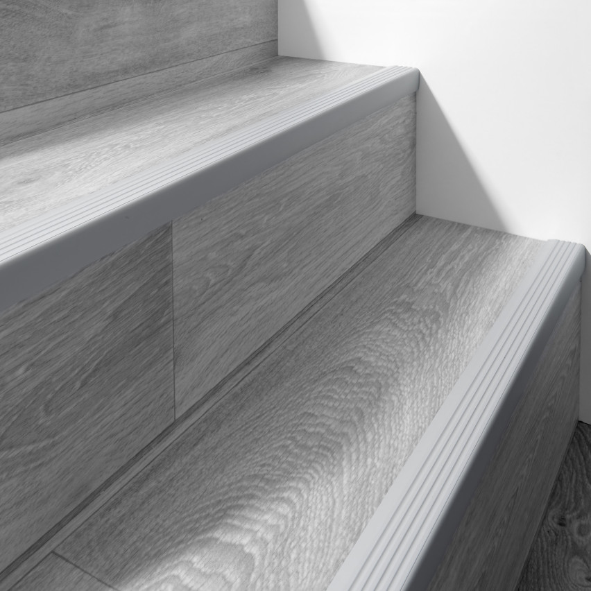 Perfil antiderrapante para escadas autoadesivo 40x25mm branco
