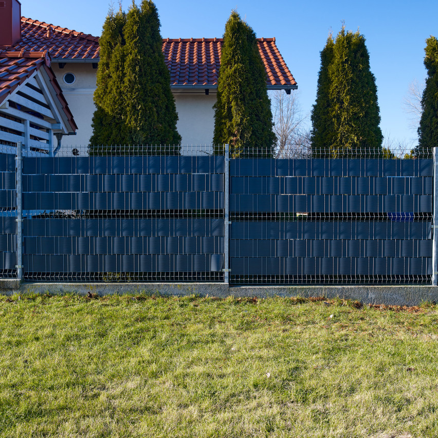 Hard plotová páska QUEST® PVC LUX 1200 g/m², ochranný pás pvc kryt plotu, 19cm, 1,2mm, grafitová RAL7016