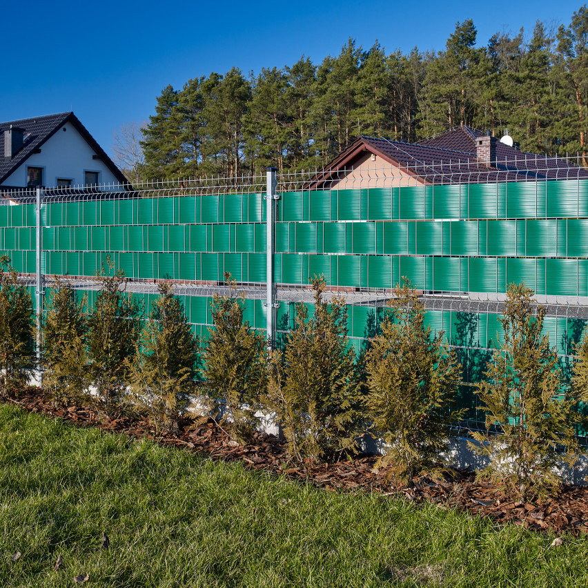 Hard plotová páska QUEST® PVC LUX 1200 g/m², ochranný pás pvc kryt plotu, 19cm, 1,2mm, zelená RAL6005