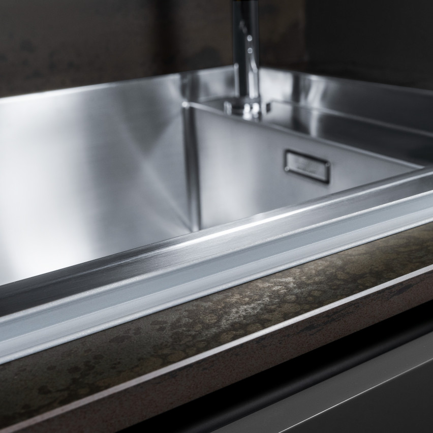 Самозалепващ се мек перваз 10x10mm за кухня и баня PVC уплътнителна лента за уплътняване на фуги сребърна лента 5m
