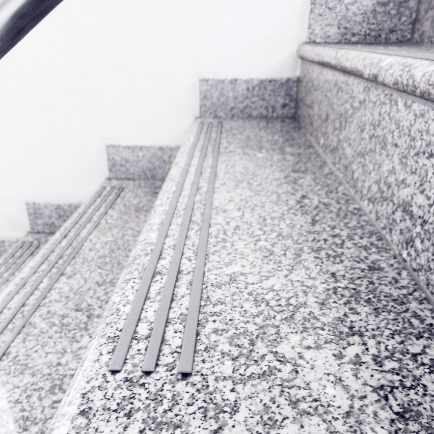 Perfil antiderrapante para escadas, cinzento, 10 mm, ranhurado, 25 m