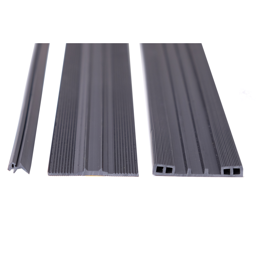 Bundforsegling af polykarbonat, sort, 1 m