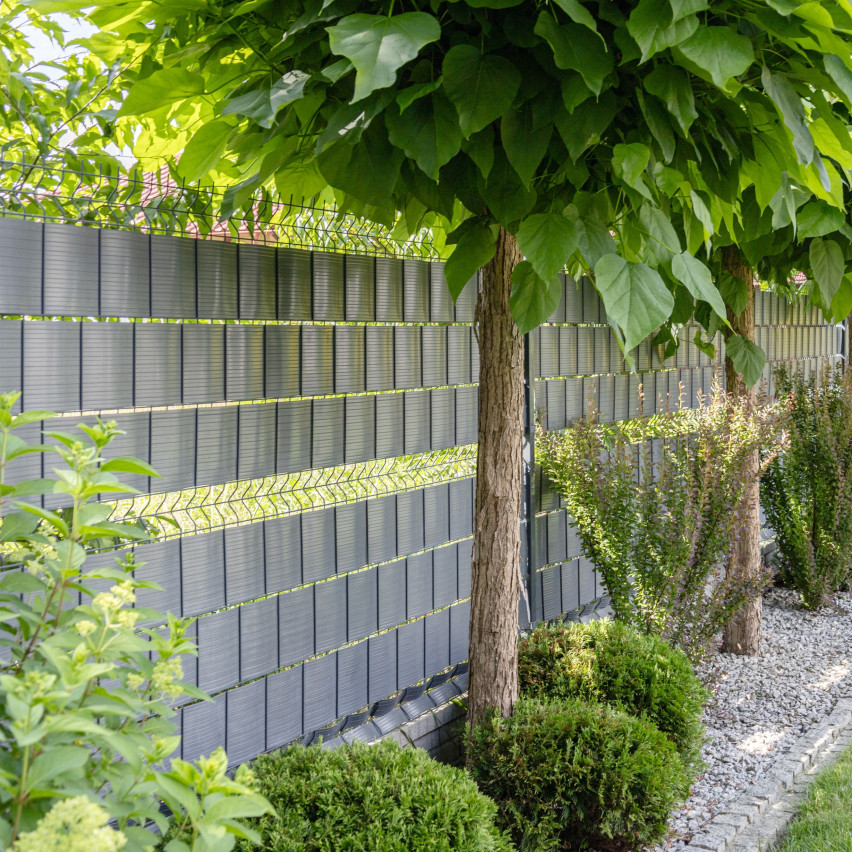 Skava paneļa lentes stiprināšanai - žoga lente, pelēka