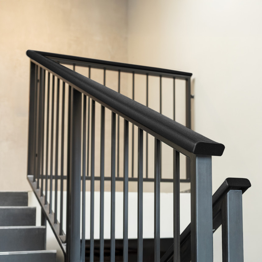 Povrchová úprava pre stĺpik zábradlia z PVC, koncovka pre profil zábradlia PREMIUM, 40x8, čierno-strieborný