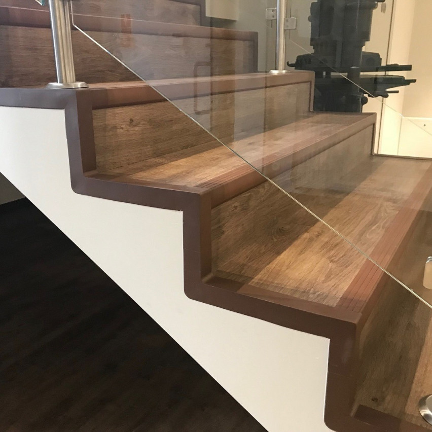 PVC binnenwandprofiel - voor trappen, onderdeel van het trappenhuissysteem, P2, beige