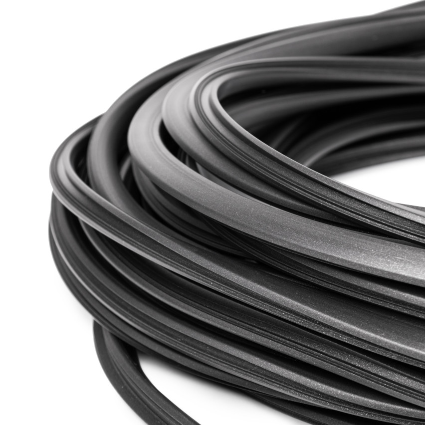 Protišmykový profil na schody čierny/strieborný, drážkovaný, 25 m