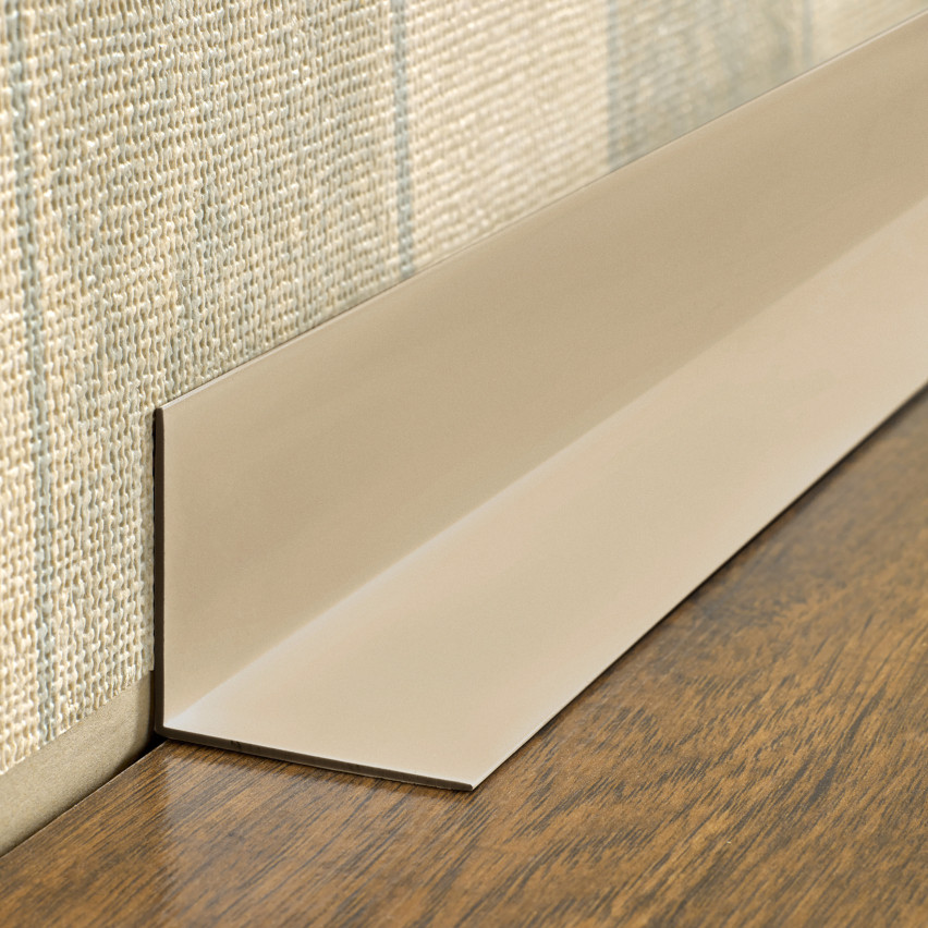 Pålimede vinkelbeslag på ydersiden, beige