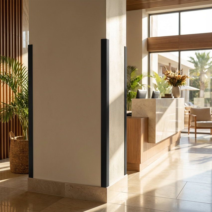 Profilo angolare decorativo in PVC tipo L per protezione e rifinitura bordi KT, nero