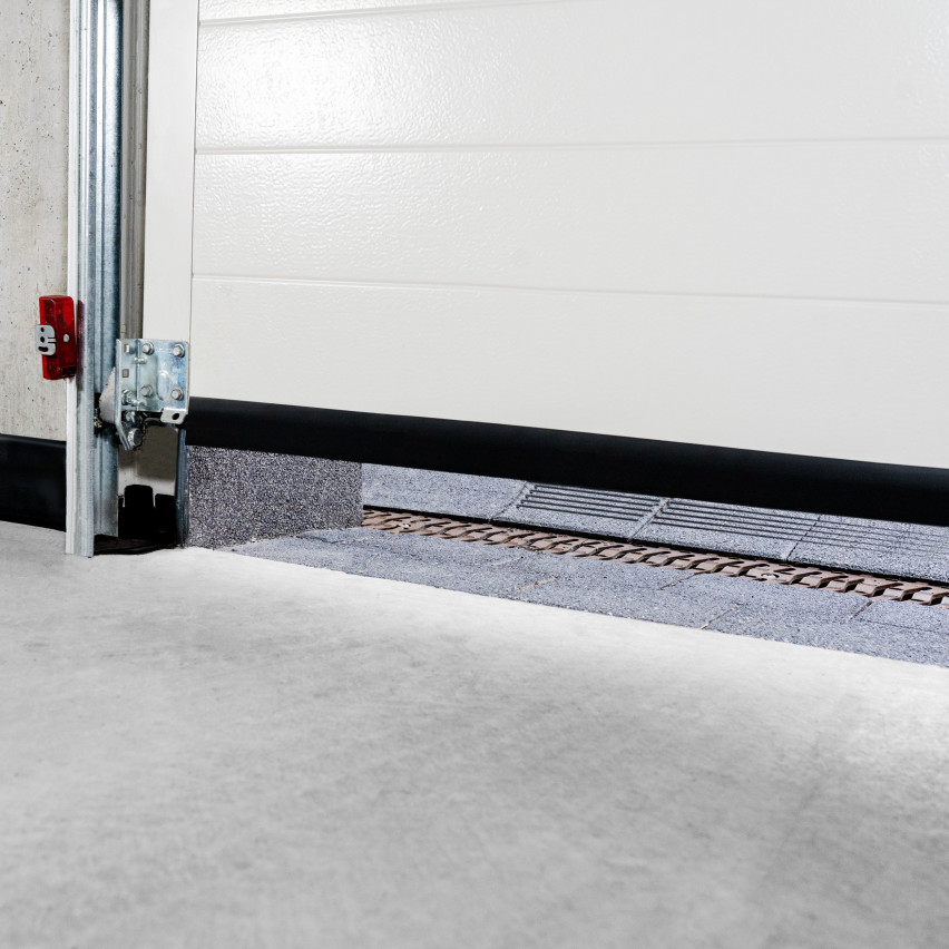 Nastro adesivo in PVC autoadesivo per rifinitura e mascheratura di finestre e porte, bianco