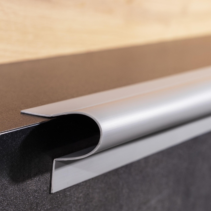 Vícefunkční PVC lišta 6in1 – samolepicí dokončovací panel, tmavě šedá