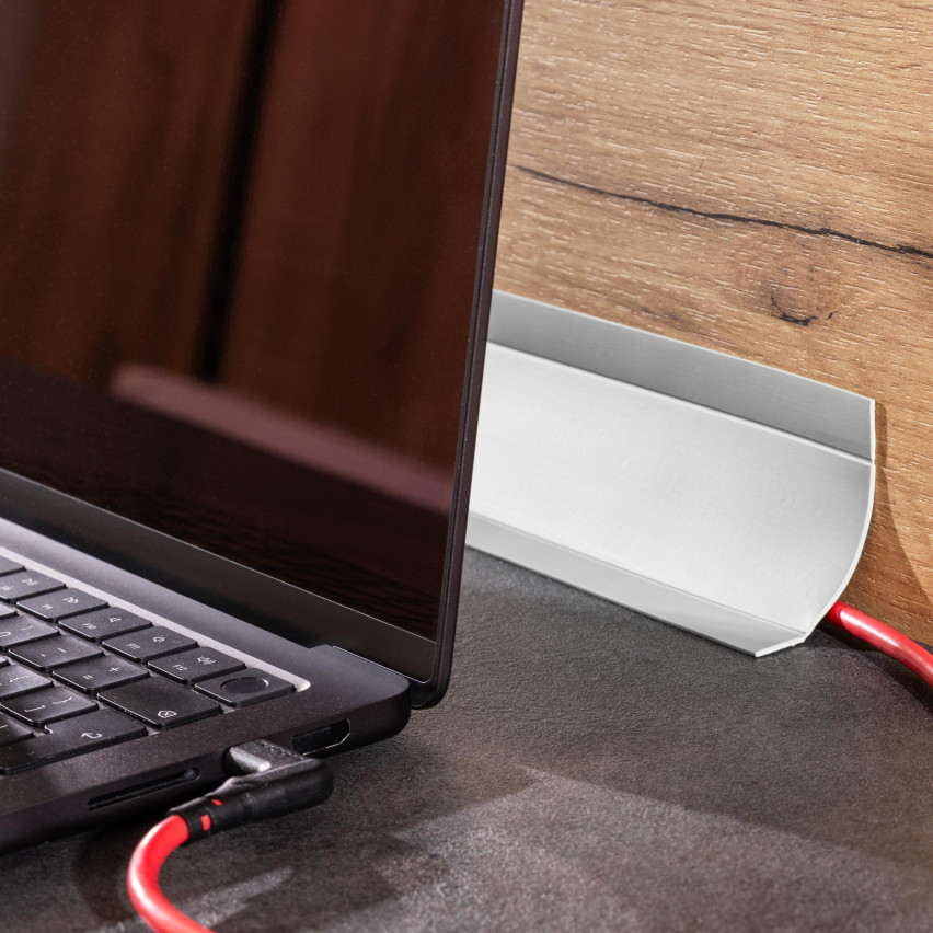 Vícefunkční PVC lišta 6in1 – samolepicí dokončovací panel, hnědá