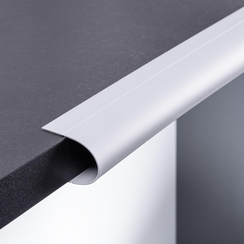 Vícefunkční PVC lišta 6in1 – samolepicí dokončovací panel, tmavě šedá