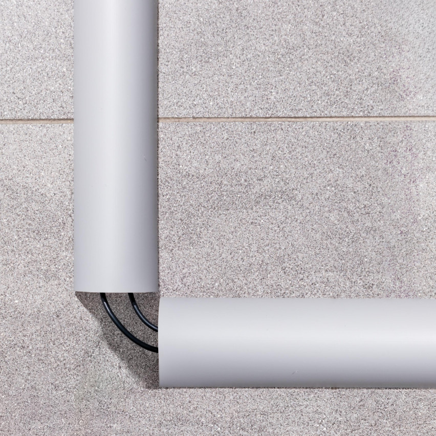 Vícefunkční PVC lišta 6in1 – samolepicí dokončovací panel, tmavě šedá