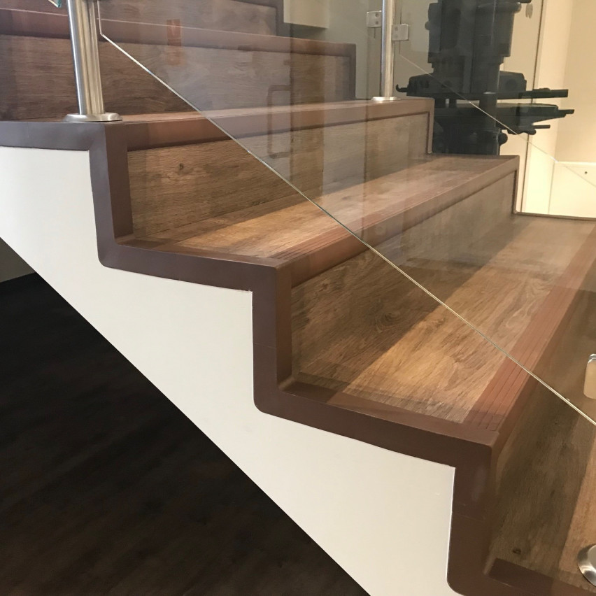 Conjunto de acabamento em escada de PVC, 52x40mm, cinzento