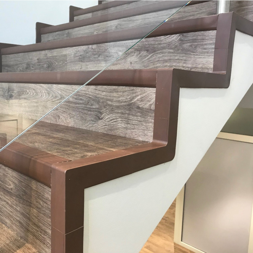 Conjunto de acabamento em escada de PVC, 52x40mm, cinzento