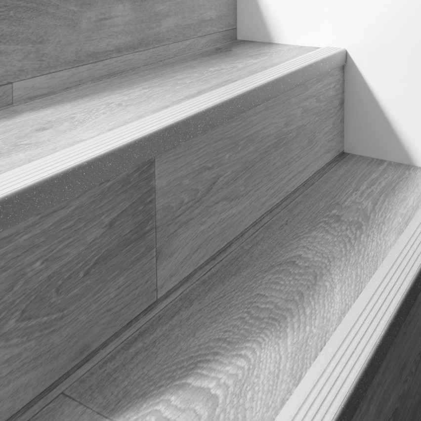 Anti-slip stair nosing, self-adhesive, 40x25mm, silver