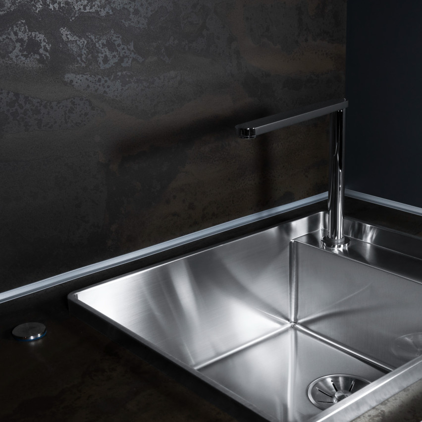 Mäkká samolepiaca lišta 10x10mm do kuchyne a kúpeľne Ohýbacia PVC tesniaca páska Tesniaca páska na škáry Strieborná 5m